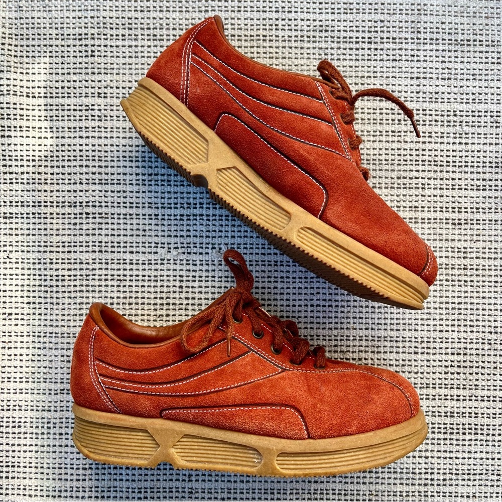 Vintage 70's Womens Rust Orange Suede Wide Toe Chunky Lace Up Shoe